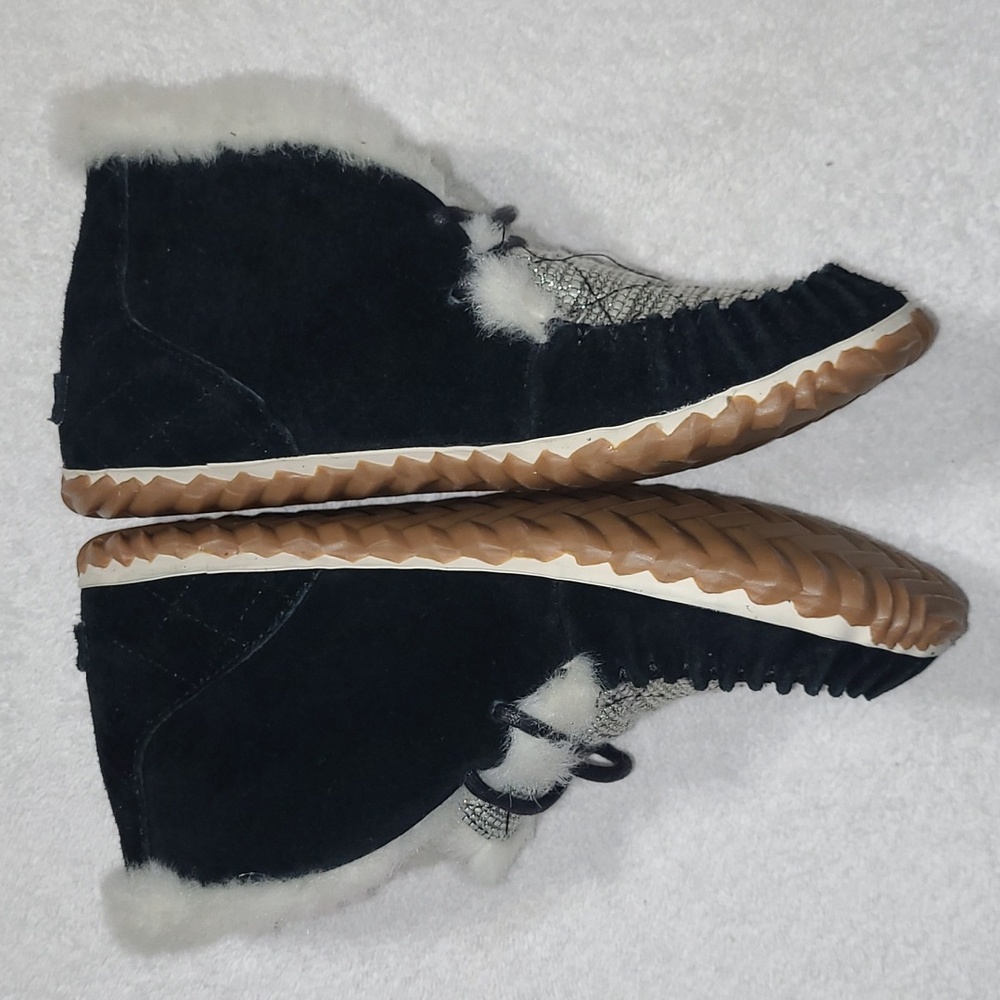 Sorel Out n About Moccasins Black Suede Faux Fur Trim Women's Size 7.5 - Picture 3 of 8